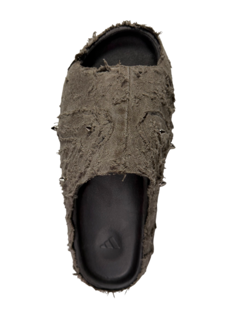 1/1 #Λ YZY SAND SPIKE DENIM SLIDES (11US)