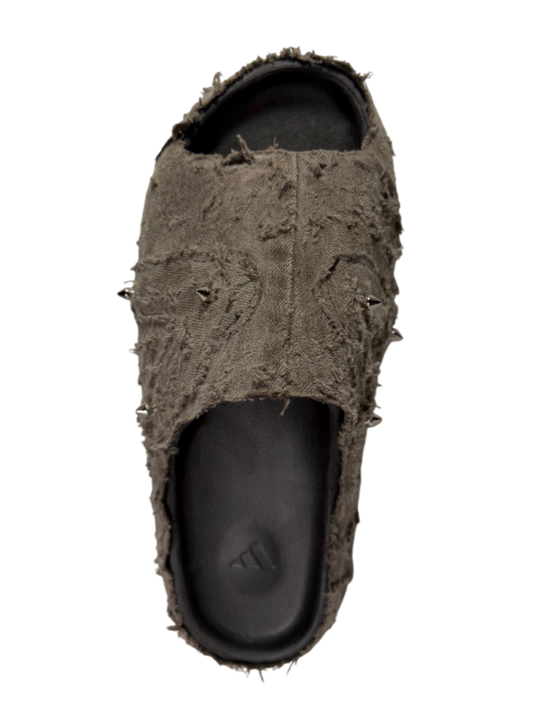 1/1 #Λ YZY SAND SPIKE DENIM SLIDES (11US)